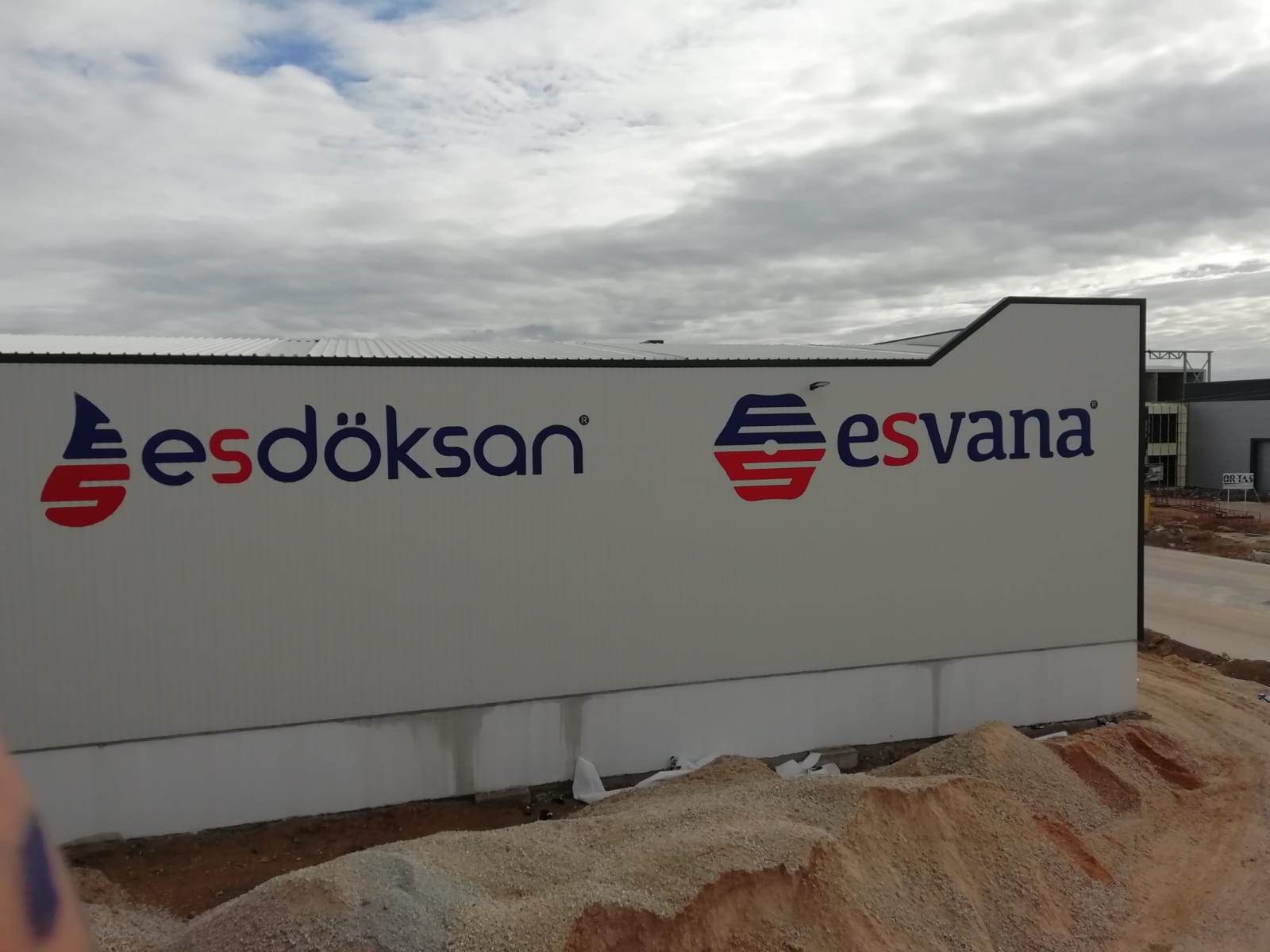 ESVANA CEPHE ÜZERİ KOMPOZİT HARF KESİM