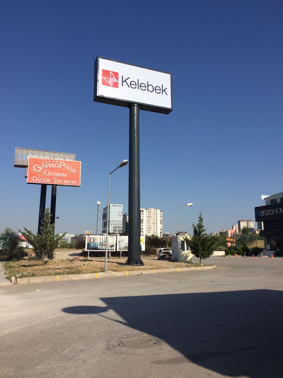 KELEBEK MOBİLYA - ANKARA TOTEM TABELA