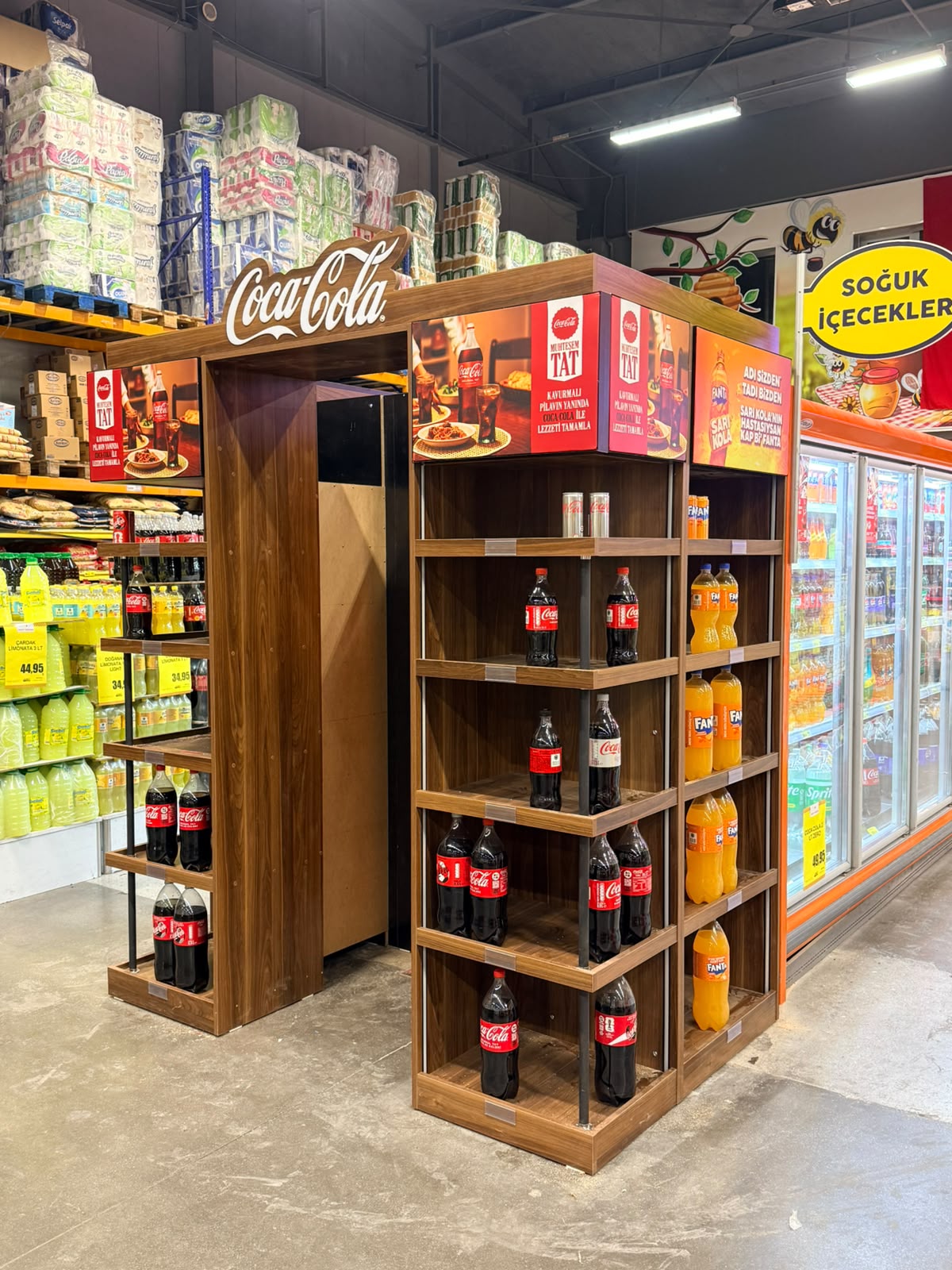 COCA COLA - İÇ MEKAN IŞIKLI AHŞAP STAND ÜRETİMLERİ