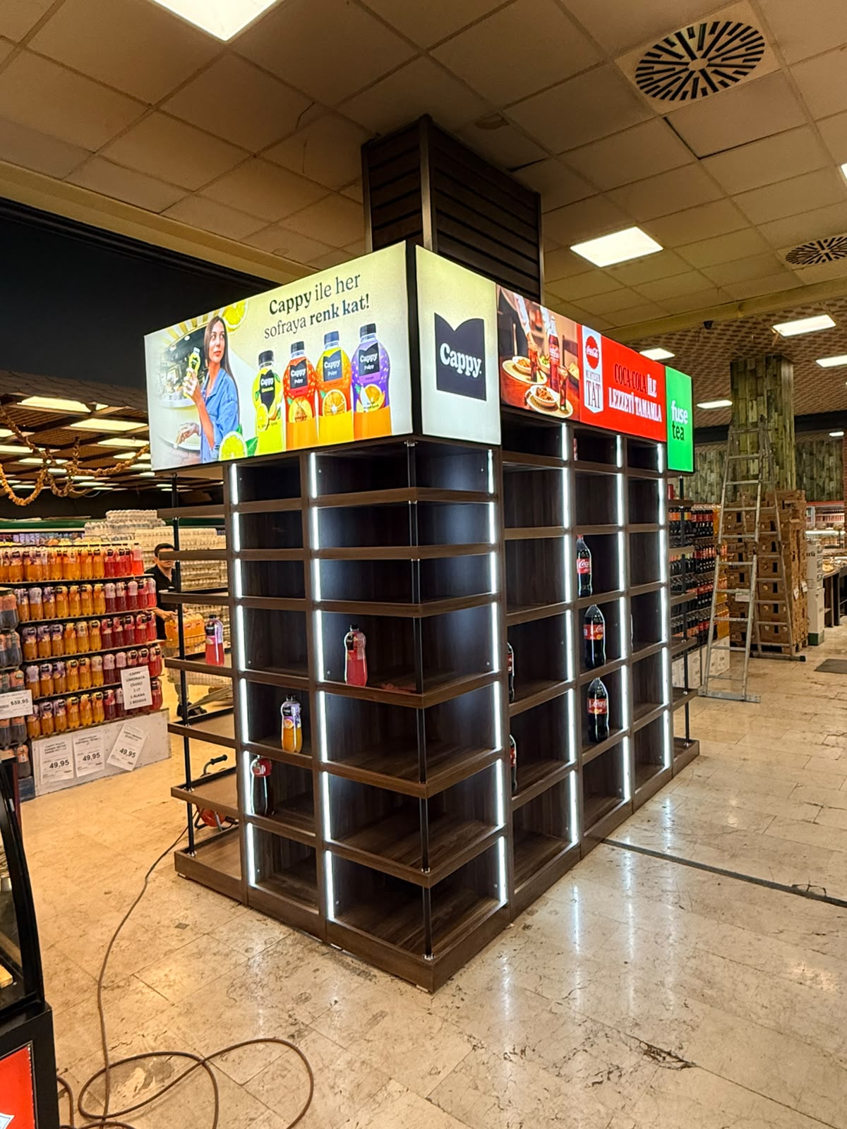 COCA COLA - İÇ MEKAN AHŞAP STAND ÜRETİMLERİ
