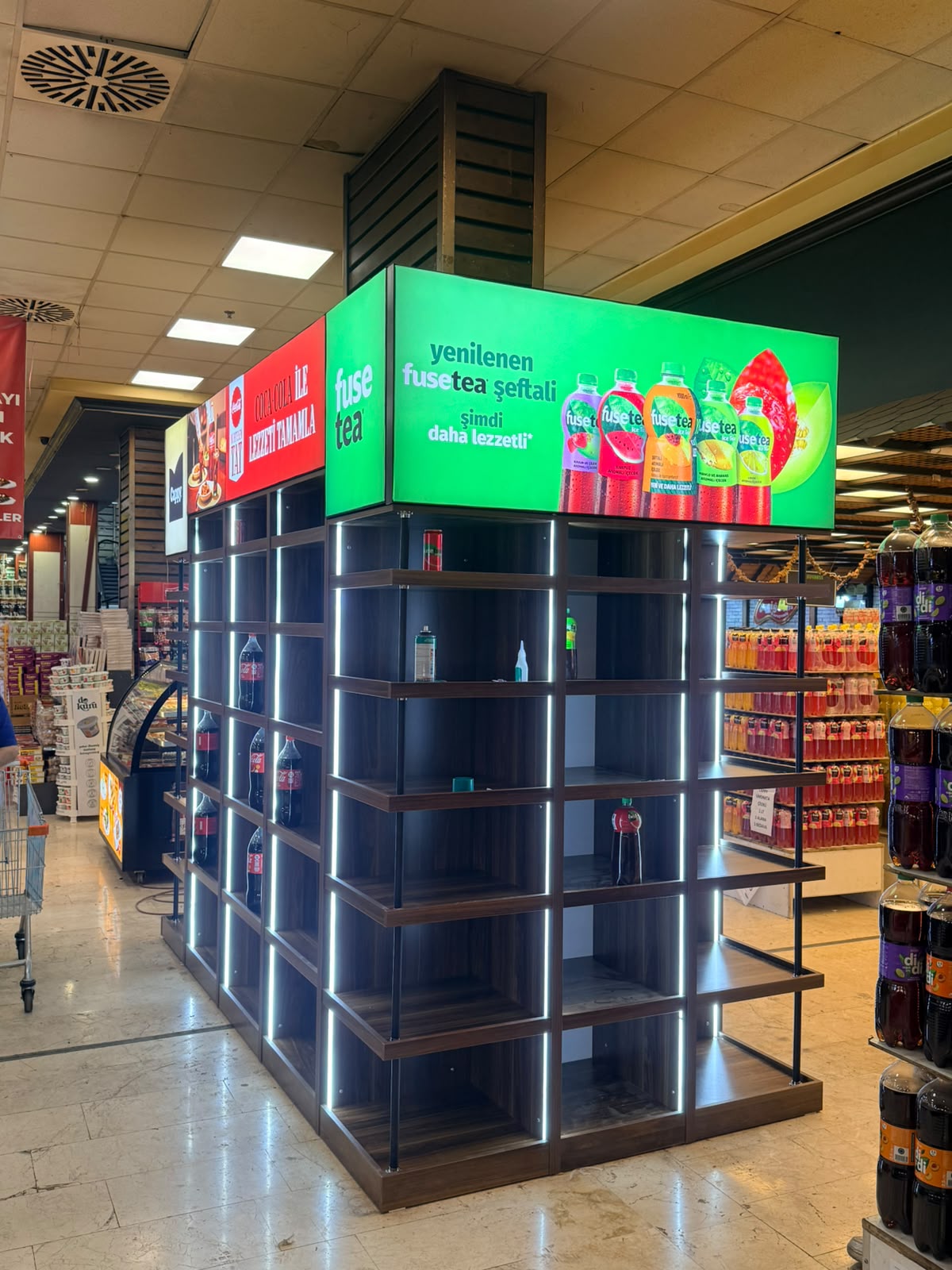 COCA COLA - İÇ MEKAN AHŞAP STAND ÜRETİMLERİ