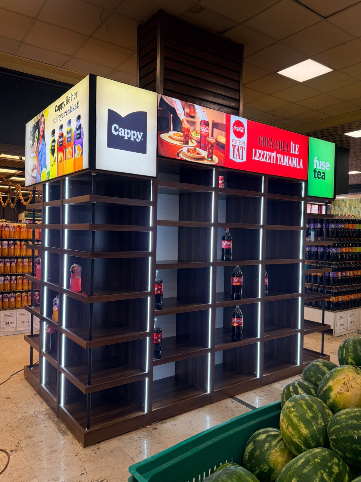 COCA COLA - İÇ MEKAN AHŞAP STAND ÜRETİMLERİ